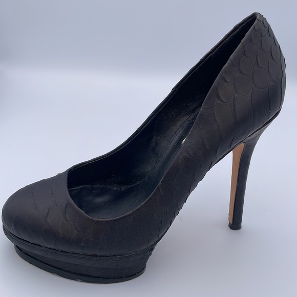 BCBG MaxAzria Round-toe Black Pumps size 7 - Picture 1 of 8